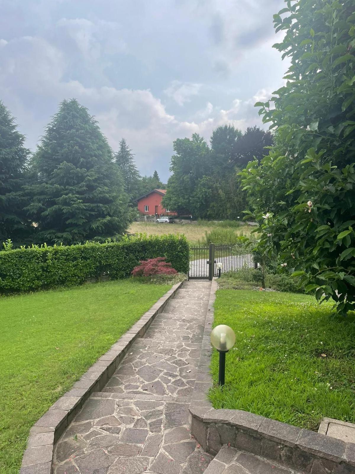 B&B Marilena Guanzate Exteriör bild