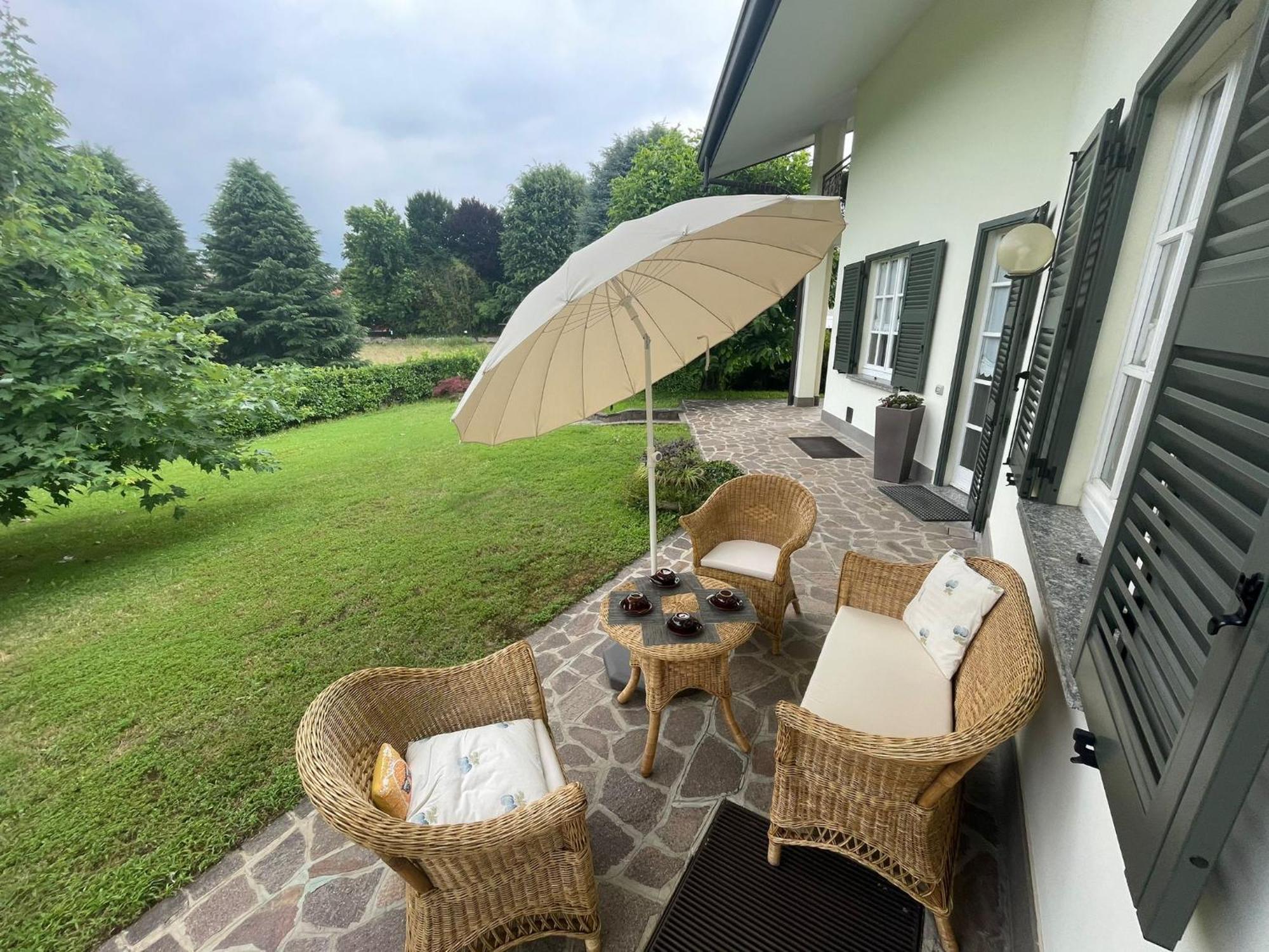 B&B Marilena Guanzate Exteriör bild
