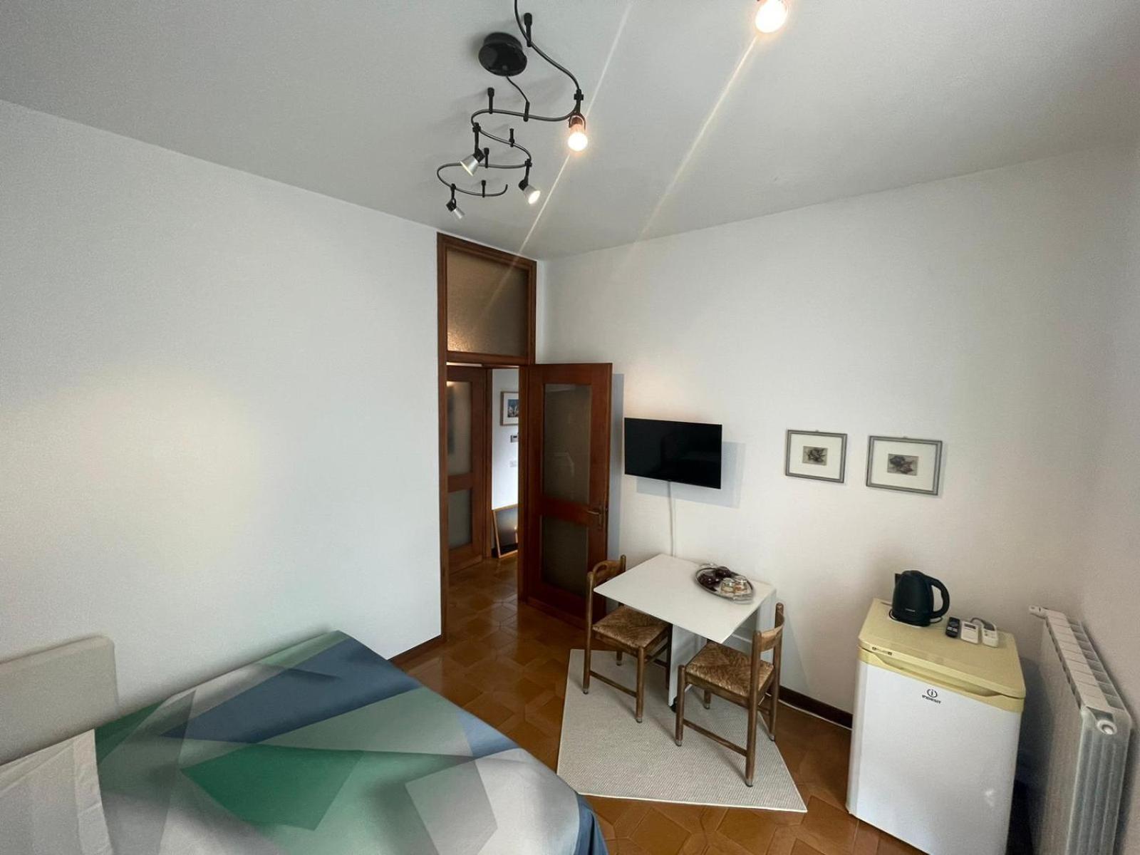 B&B Marilena Guanzate Exteriör bild