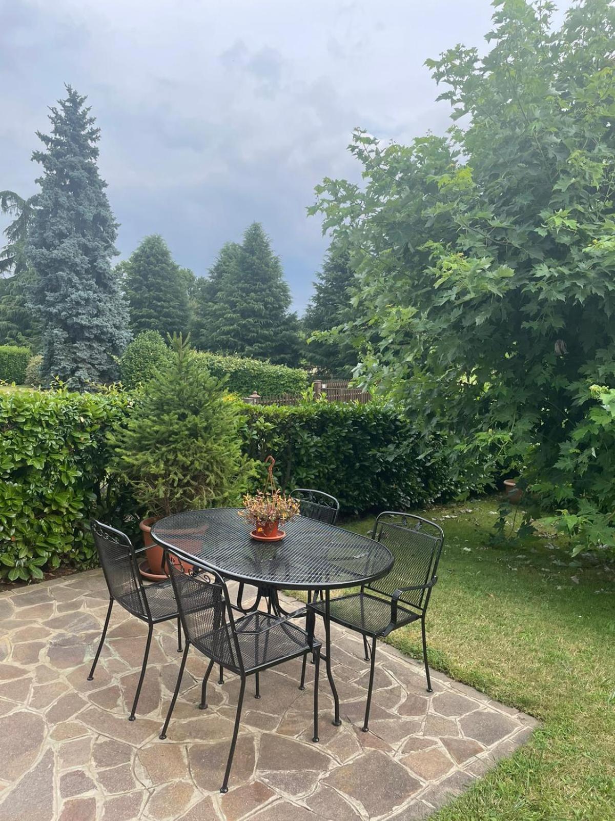 B&B Marilena Guanzate Exteriör bild